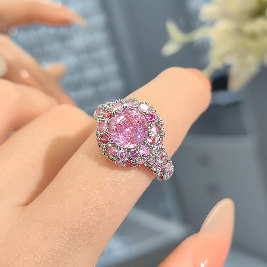 Vintage Fashion Old Money - แหวนผู้หญิงสไตล์ Old Money ประดับเพชรระยิบระยับดุจดวงดาว – แหวนเพชรสีชมพูไล่เฉดแบบวินเทจทรงรังนก