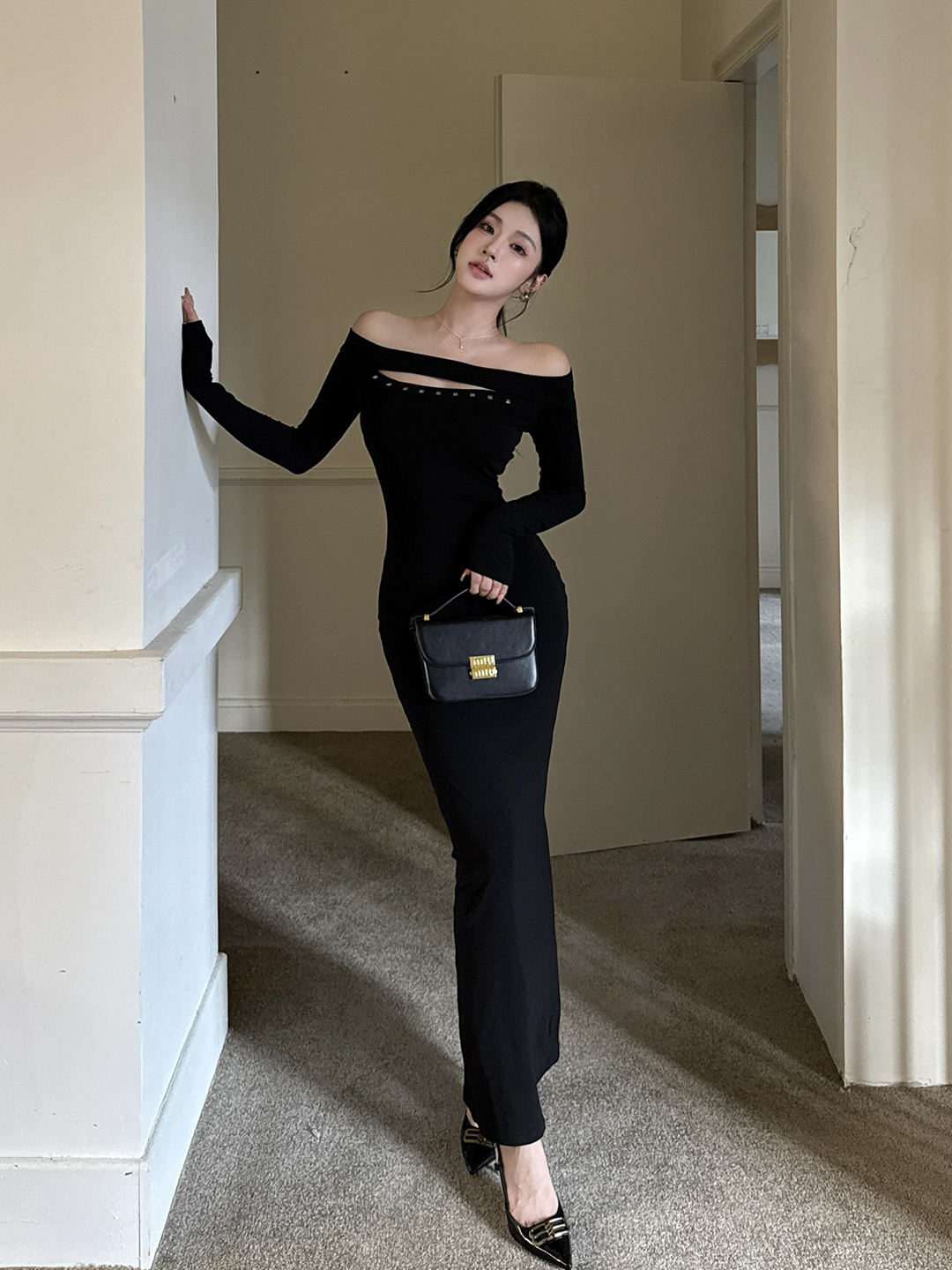 Vintage Fashion Influencers - เดรสทรงบอดี้คอน ลายดอกกุหลาบ แฟชั่นผู้หญิง ล้ำสมัย ติดเทรนด์ สำหรับอินฟลูเอนเซอร์