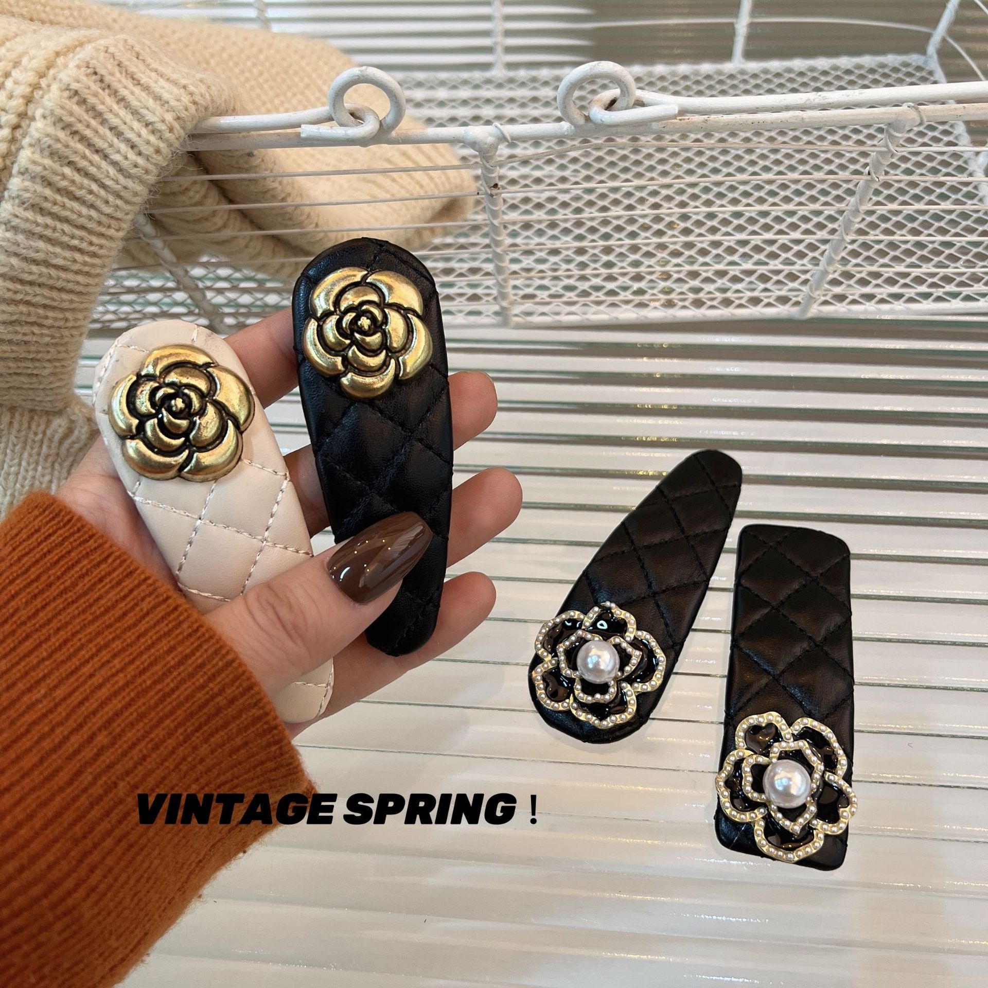 Vintage Fashion Hong Kong - ใหม่ PU หนัง Camellia คลิปผม Vintage