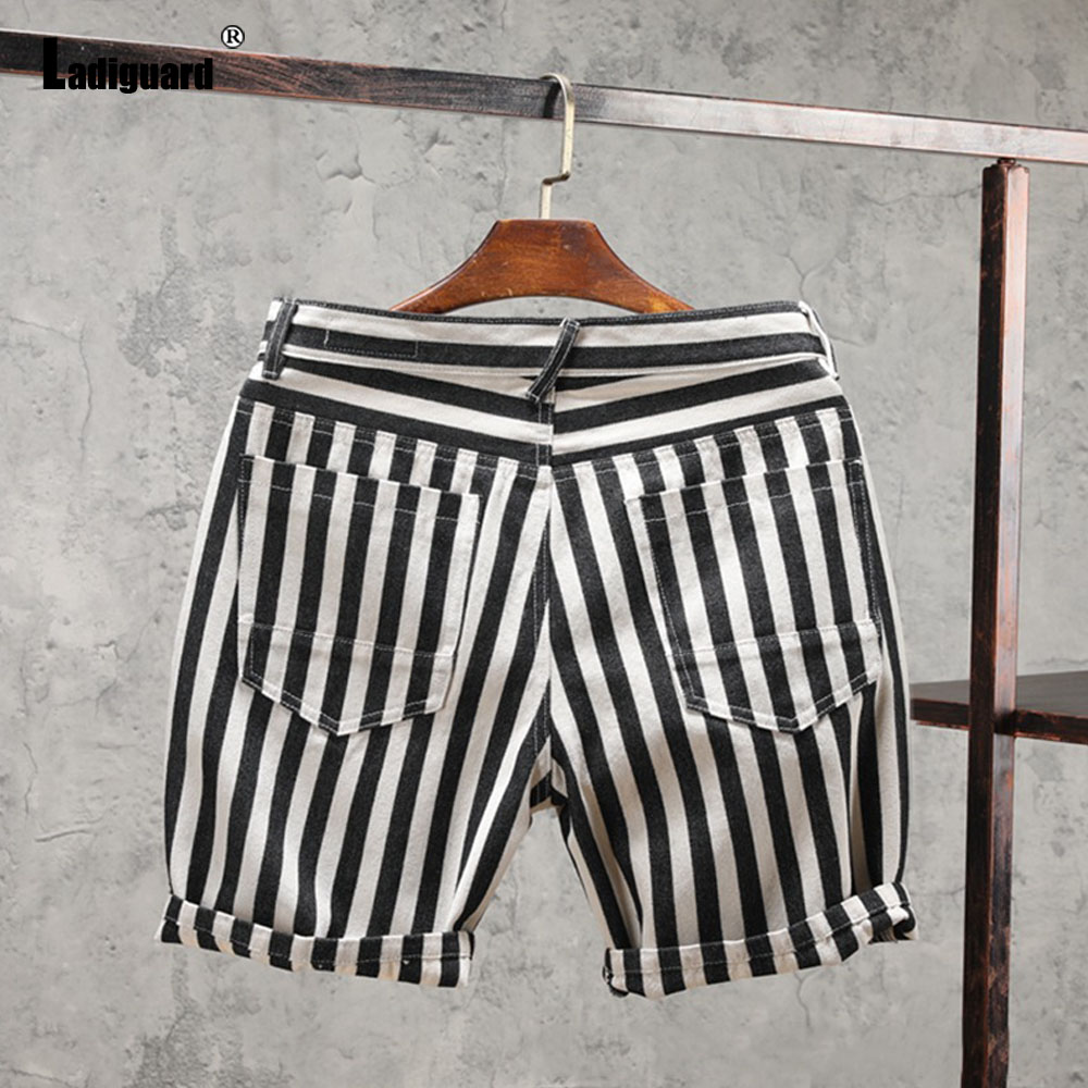 กางเกงขาสั้นสไตล์ยุโรป 2026 รุ - Retro Track Pant บทวิจารณ์และราคา