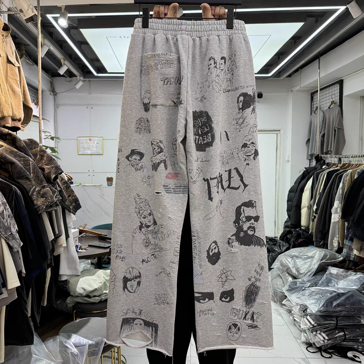 กางเกงวอร์มขาบานพิมพ์ลายตัวอัก - Retro Track Pant บทวิจารณ์และราคา